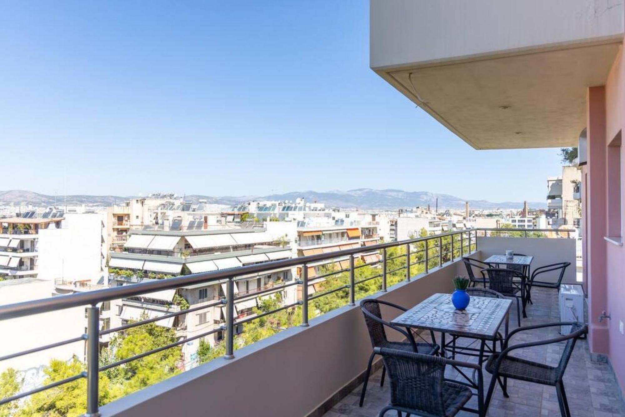 Petralona dazzling top floor 1BD/AP Atene Esterno foto