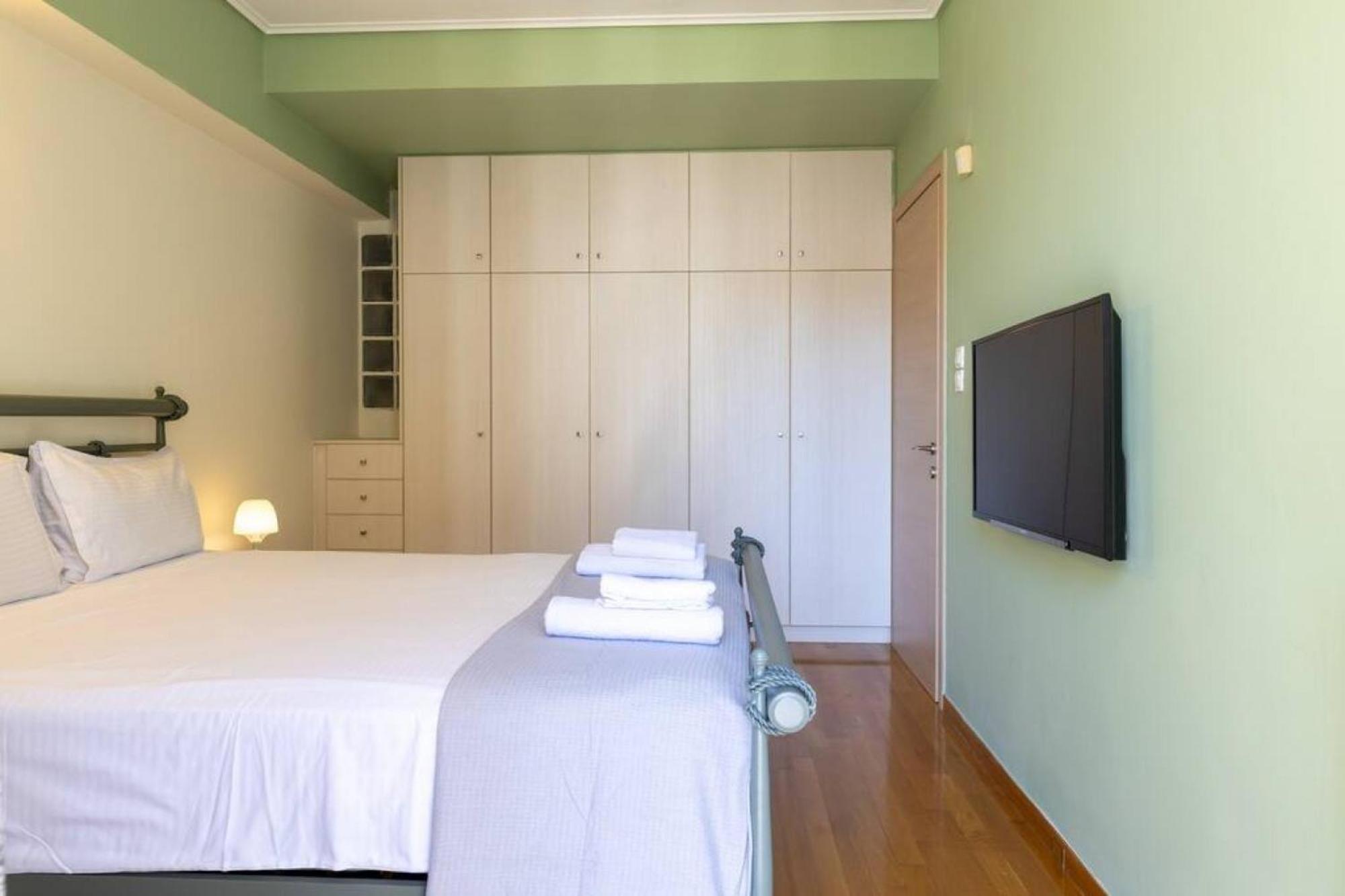 Petralona dazzling top floor 1BD/AP Atene Esterno foto