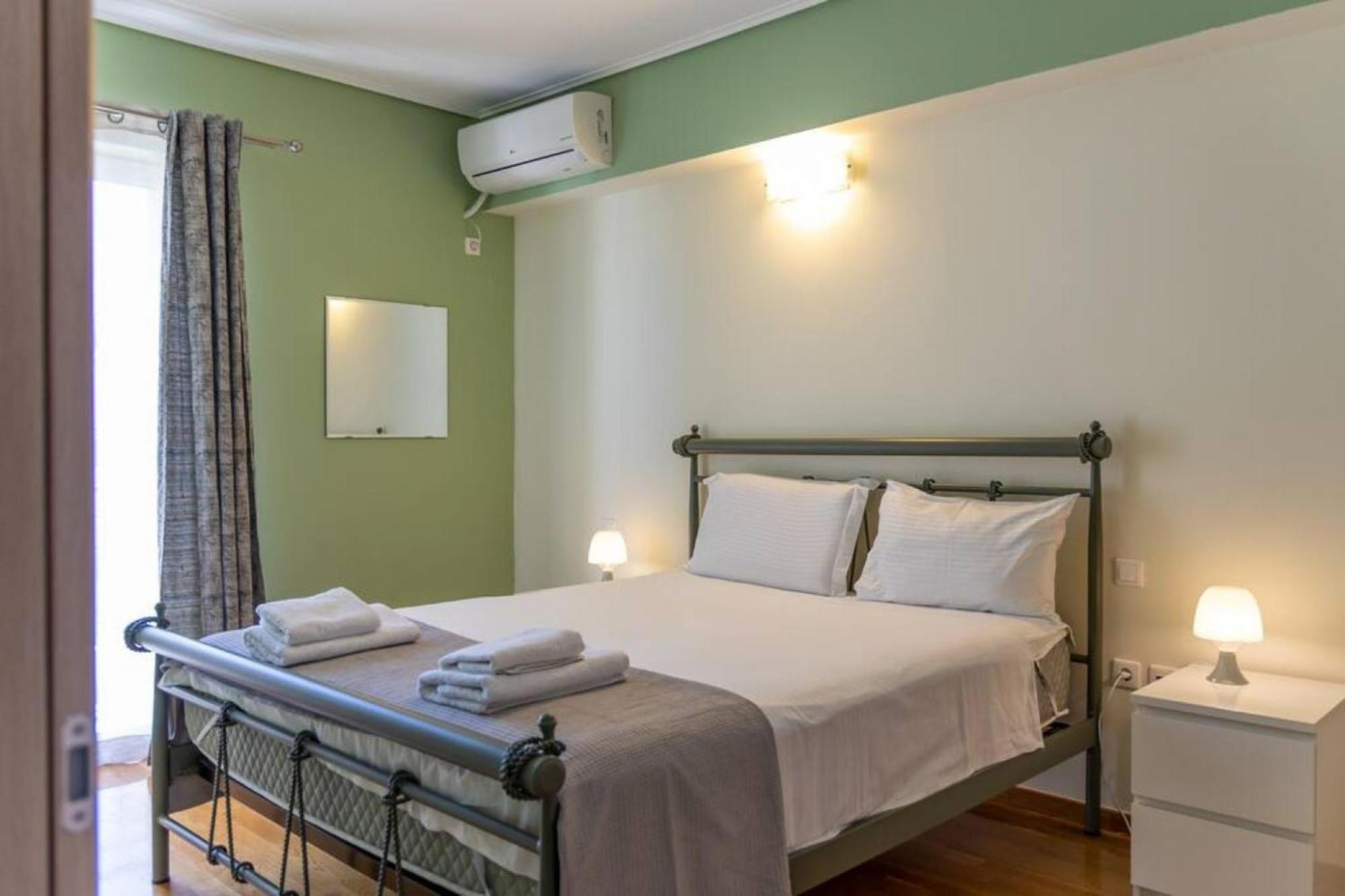 Petralona dazzling top floor 1BD/AP Atene Esterno foto
