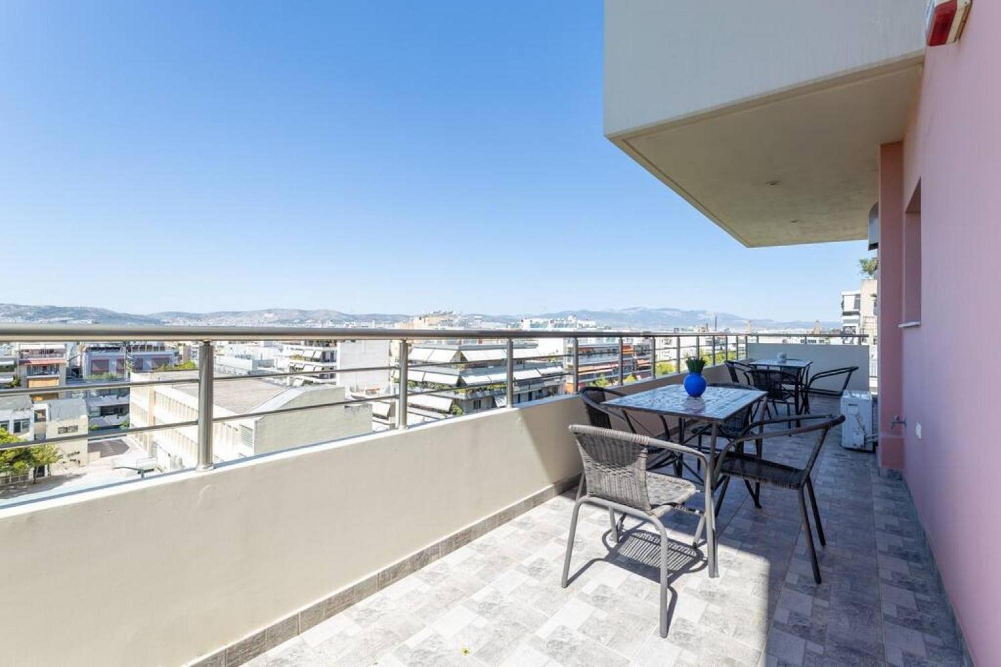 Petralona dazzling top floor 1BD/AP Atene Esterno foto