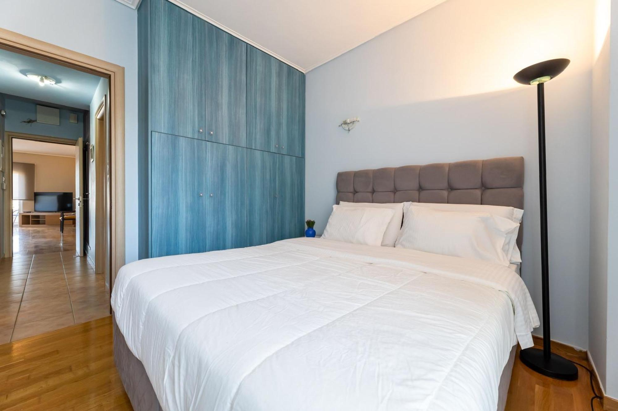 Petralona dazzling top floor 1BD/AP Atene Esterno foto