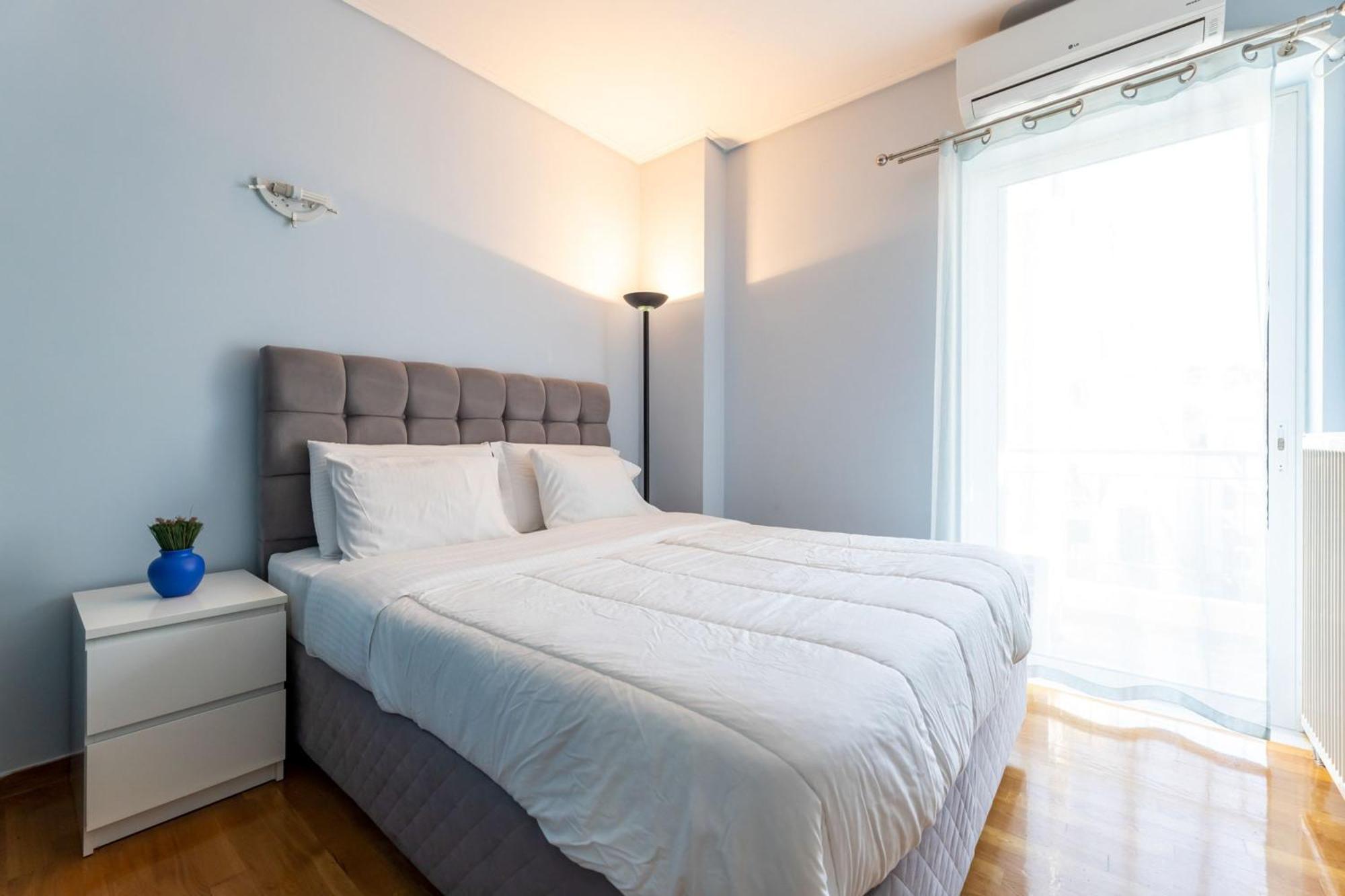 Petralona dazzling top floor 1BD/AP Atene Esterno foto